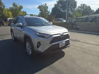 Toyota RAV4 2025 AWD XLE Premium 4dr SUV