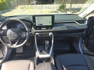 Toyota RAV4 2025 AWD XLE Premium 4dr SUV