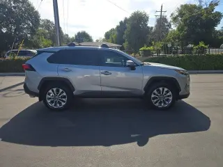 Toyota RAV4 2025 AWD XLE Premium 4dr SUV