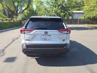 Toyota RAV4 2025 AWD XLE Premium 4dr SUV