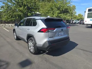 Toyota RAV4 2025 AWD XLE Premium 4dr SUV