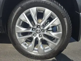 Toyota RAV4 2025 AWD XLE Premium 4dr SUV