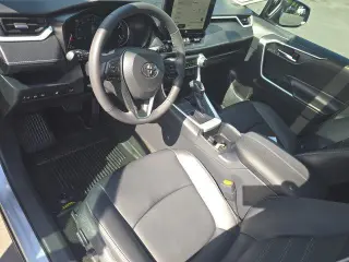 Toyota RAV4 2025 AWD XLE Premium 4dr SUV