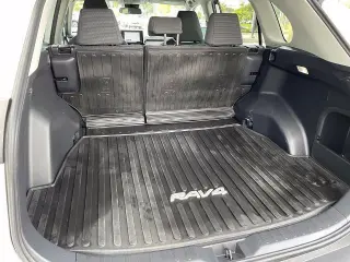 Toyota RAV4 Híbrido 2024 AWD LE 4dr SUV