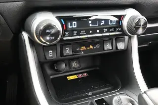 Toyota RAV4 2025 XLE Premium SUV de 4 puertas