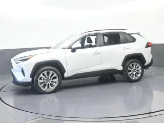 Toyota RAV4 2025 XLE Premium SUV de 4 puertas