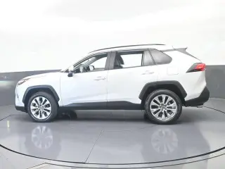 Toyota RAV4 2025 XLE Premium SUV de 4 puertas