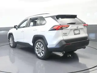 Toyota RAV4 2025 XLE Premium SUV de 4 puertas