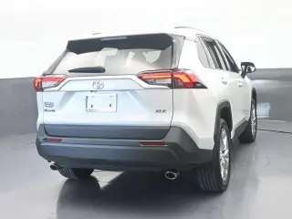 Toyota RAV4 2025 XLE Premium SUV de 4 puertas