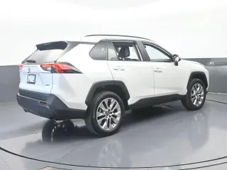 Toyota RAV4 2025 XLE Premium SUV de 4 puertas