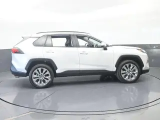 Toyota RAV4 2025 XLE Premium SUV de 4 puertas