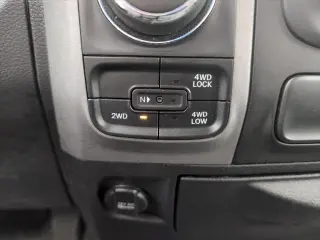 Ram 1500 2016 4x4 Tradesman Cabina Doble 5.5 pies SB Camioneta