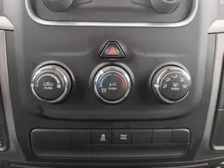 Ram 1500 2016 4x4 Tradesman Cabina Doble 5.5 pies SB Camioneta