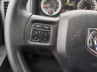 Ram 1500 2016 4x4 Tradesman Cabina Doble 5.5 pies SB Camioneta