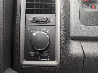 Ram 1500 2016 4x4 Tradesman Cabina Doble 5.5 pies SB Camioneta