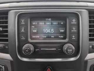 Ram 1500 2016 4x4 Tradesman Cabina Doble 5.5 pies SB Camioneta