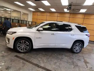 Chevrolet Traverse 2023 4x4 High Country 4dr SUV
