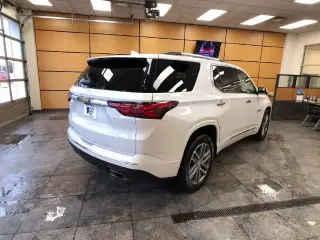 Chevrolet Traverse 2023 4x4 High Country 4dr SUV