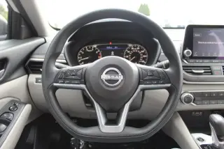 Nissan Altima 2025 2.5 SV 4dr Sedán
