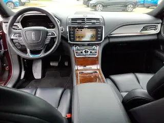 Lincoln Continental 2017 tracción en las cuatro ruedas Premiere 4d Sedán