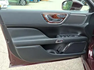 Lincoln Continental 2017 tracción en las cuatro ruedas Premiere 4d Sedán