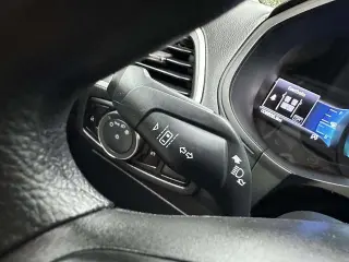 Ford Edge 2024 con tracción en las fouraz SE de 4 puertas SUV