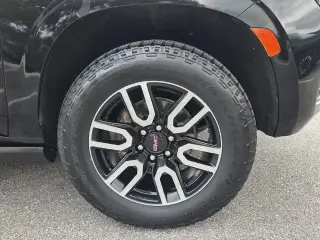 GMC Yukon XL 2022 4x4 AT4 4dr SUV