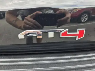 GMC Yukon XL 2022 4x4 AT4 4dr SUV