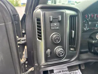 Chevrolet Silverado 3500HD 2015 4x4 LT 4dr Crew Cab SRW