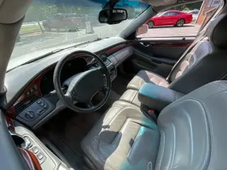 Cadillac DeVille 2000 4dr Sedán