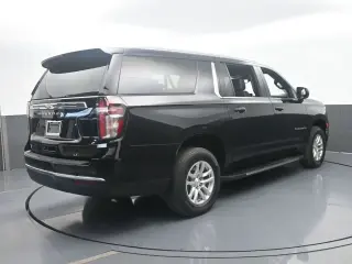 Chevrolet Suburban 2024 4x2 LT SUV de 4 puertas