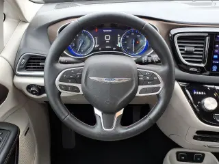 Chrysler Pacifica 2017 Touring-L Plus 4dr Mini-Van