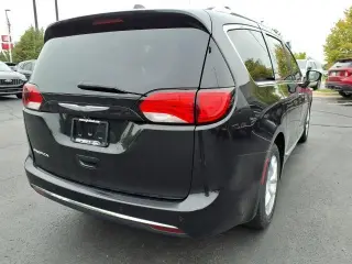 Chrysler Pacifica 2017 Touring-L Plus 4dr Mini-Van