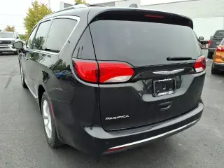 Chrysler Pacifica 2017 Touring-L Plus 4dr Mini-Van