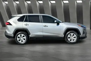 Toyota RAV4 2023 AWD LE 4dr SUV