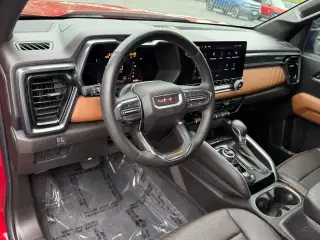 GMC Canyon 2023 4x4 AT4 4dr Crew Cab 5 ft. SB