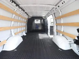 GMC Savana 2025 2500 3dr Cargo Van