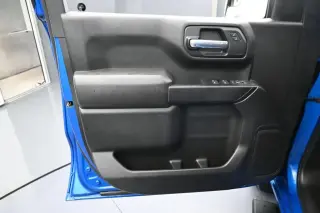 Chevrolet Silverado 1500 2024 4x2 Custom 4 puertas Cabina Crew 5.8 pies SB