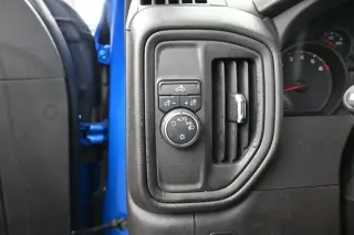 Chevrolet Silverado 1500 2024 4x2 Custom 4 puertas Cabina Crew 5.8 pies SB