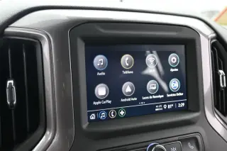 Chevrolet Silverado 1500 2024 4x2 Custom 4 puertas Cabina Crew 5.8 pies SB