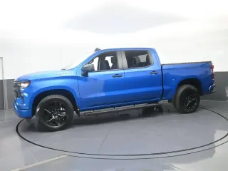 Chevrolet Silverado 1500 2024 4x2 Custom 4 puertas Cabina Crew 5.8 pies SB