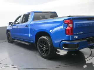Chevrolet Silverado 1500 2024 4x2 Custom 4 puertas Cabina Crew 5.8 pies SB