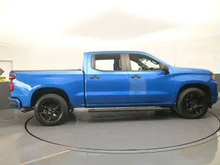 Chevrolet Silverado 1500 2024 4x2 Custom 4 puertas Cabina Crew 5.8 pies SB