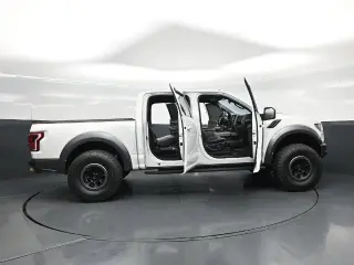 Ford F-150 2017 4x4 Raptor 4dr SuperCrew 5.5 ft. SB