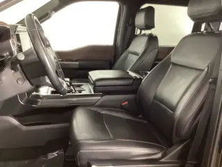 Ford F-150 2022 4x4 Lariat 4dr SuperCrew con puertas abiertas 6.5 ft.