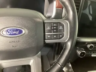Ford F-150 2022 4x4 Lariat 4dr SuperCrew con puertas abiertas 6.5 ft.