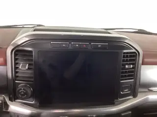 Ford F-150 2022 4x4 Lariat 4dr SuperCrew con puertas abiertas 6.5 ft.