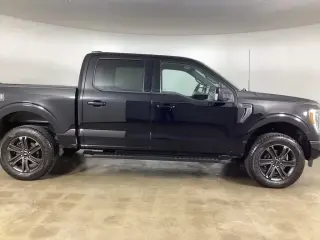 Ford F-150 2022 4x4 Lariat 4dr SuperCrew con puertas abiertas 6.5 ft.