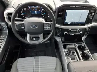 Ford F-150 2023 4x4 XLT 4dr SuperCrew con plataforma 5.5 ft. SB
