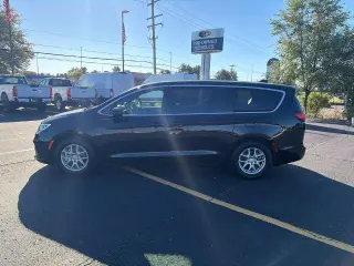 Chrysler Pacifica 2025 Select 4d Mini-Van